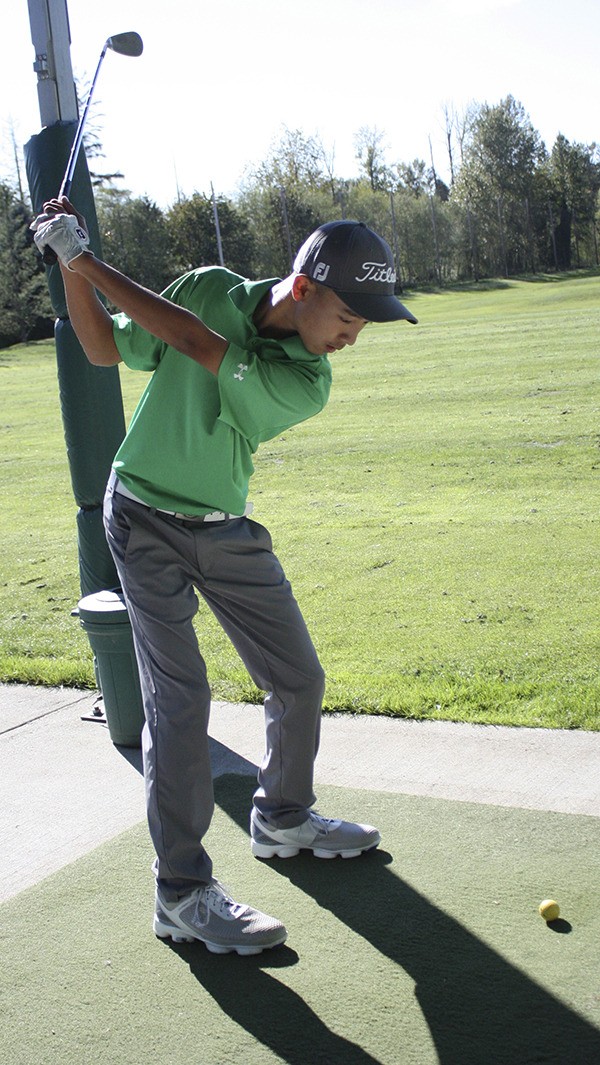 Redmond High sophomore Sean Kato swings away during practice on Monday at Bear Creek County Club.
