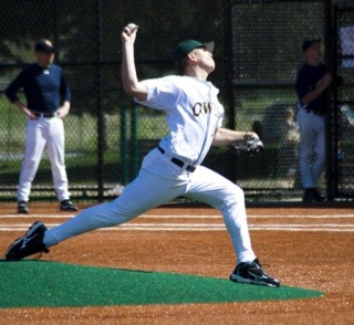 Overlake senior pitcher Michael Curtis