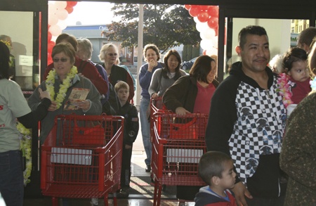 Droves of shoppers streamed through the doors of the new Trader Joe's store at 15932 Redmond Way this morning. The store is famous for its wide selection of organic and imported foods and beverages at 'everyday' prices. The 12