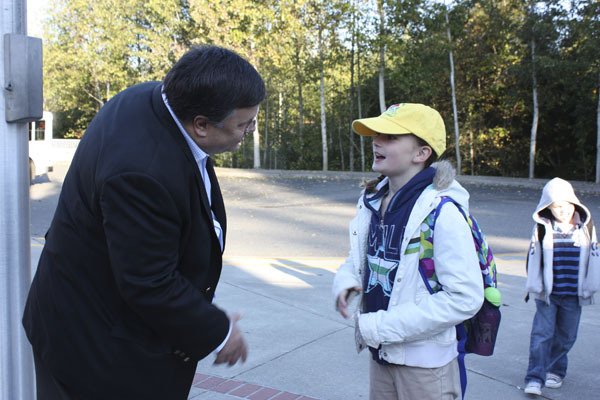 City of Redmond Mayor John Marchione introduces himself to third-grader Grace Haegele at Albert Einstein Elementary Wednesday morning as part of Walk-to-School Day.