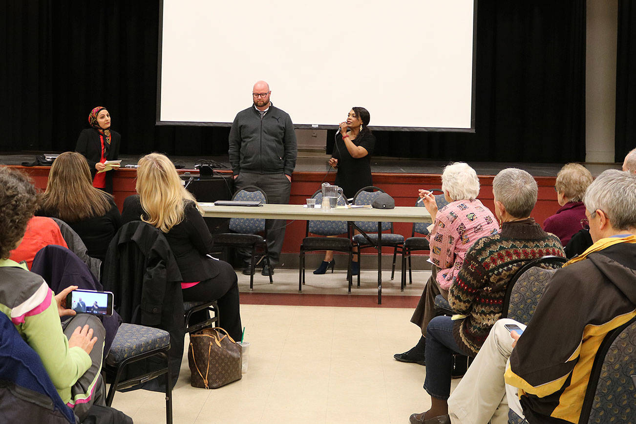 Redmond police chief, attorneys and LWSD superintendent discuss immigration at forum