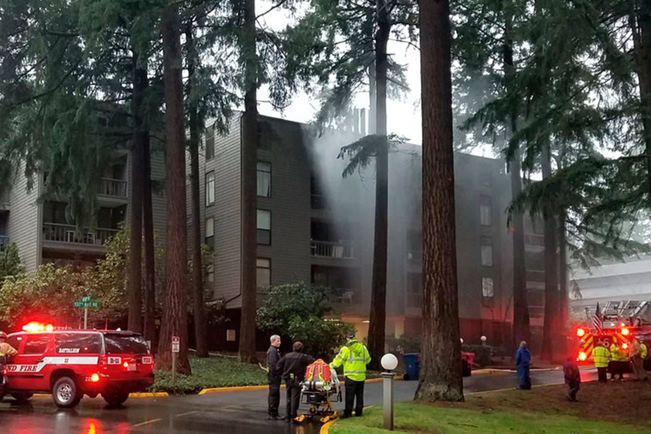 Firefighters extinguish Redmond apartment blaze