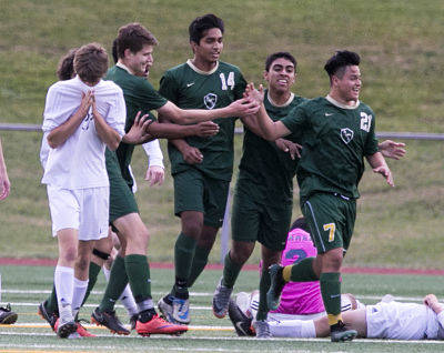 Redmond boots Snohomish, 4-0, in 3A state soccer playoffs