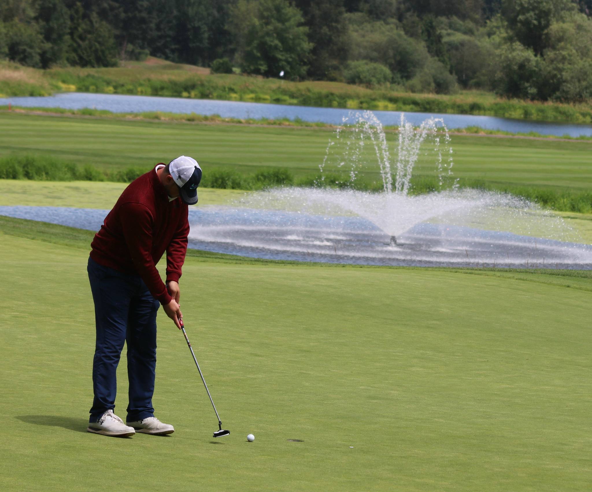 Scott Rohrer putts on the 18th green. Andy Nystrom / staff photo
