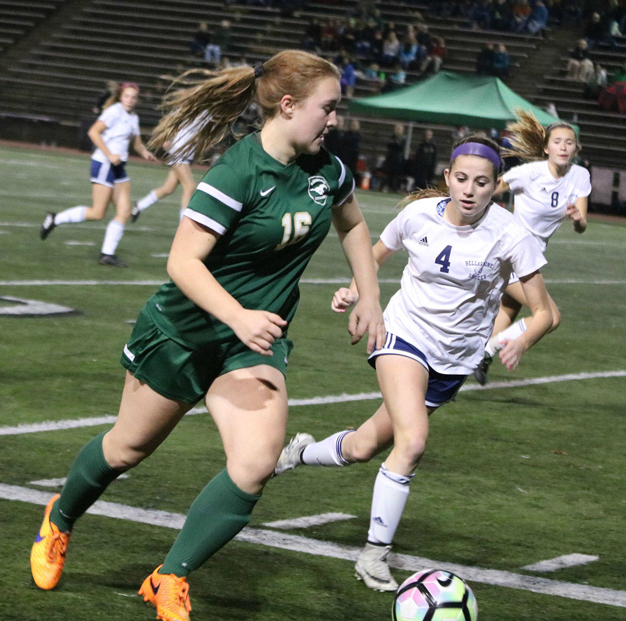 Redmond’s Lindsey Honhart (16), left, dribbles the ball up field against Bellarmine Prep. Andy Nystrom / staff photo