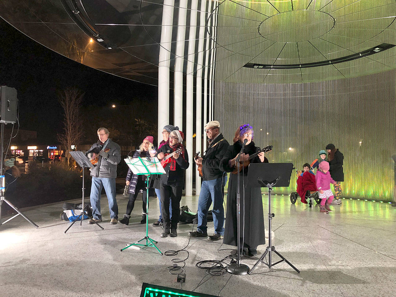The musicians played holiday songs as well as crowd favorites like, “Don’t Worry be Happy.” Stephanie Quiroz/staff photo.