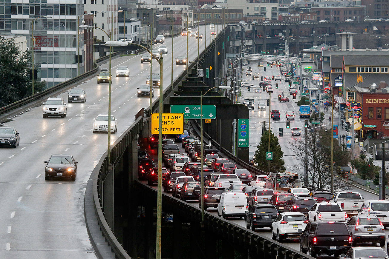 Southbound traffic backs up as northbound drivers cruise on with ease on the Highway 99 viaduct on Tuesday, Jan. 8, 2019. (Andy Bronson / The Herald)