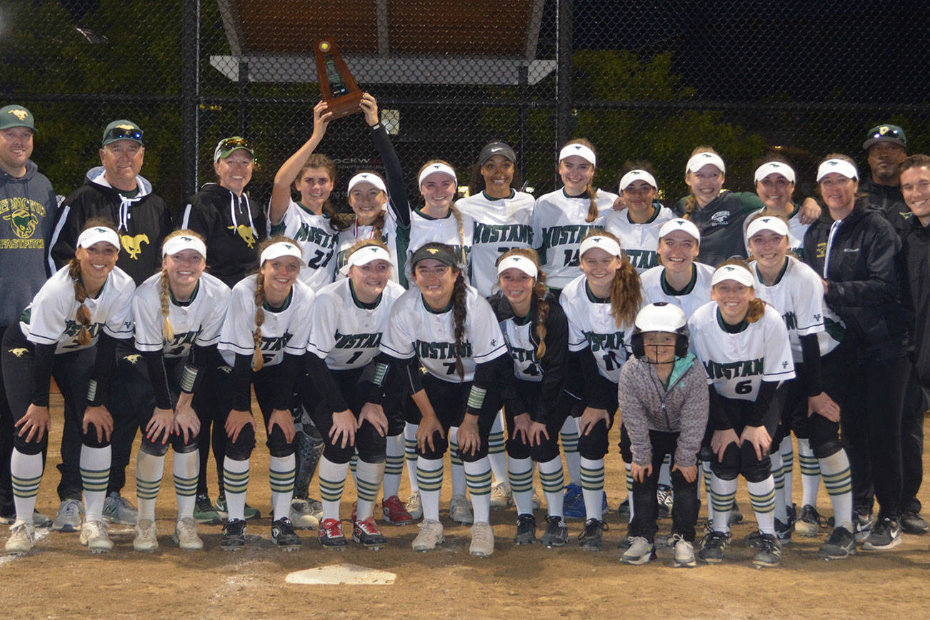 Redmond softball ties for third at state