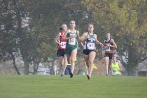 Bear Creek’s Olivia Markezich (No. 202) runs down the final straightaway at 1A state. She caught Lakeside’s Mikayla Shuler (No. 282) and finished in eighth place at Sun Willows Golf Course in Pasco.