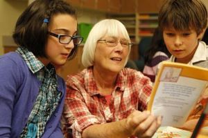 Juanita Elementary School librarian Claudia Adams (center) with Juanita students (left to right) Gaia Limosani and Kaizen Mouw.