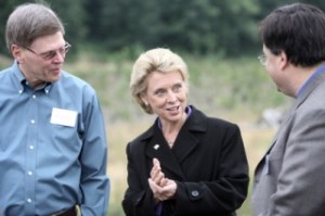Governor Chris Gregoire talks with Sammamish Mayor Lee Felinge