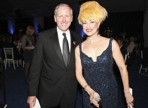 Evergreen Hospital CEO Robert Malte and international chanteuse Morganne opened the gala with a bilingual welcome in English and French.