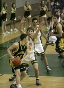 Katherine Ganter/Redmond Reporter Redmond’s Philip Leland applies defensive pressure to Inglemoor forward Adam McElwee during the fourth quarter of the Mustangs’ 56-38 loss to the Vikings. Redmond failed to score a field goal in the second quarter as the Mustangs fell to 0-2 in 4A Kingco play.
