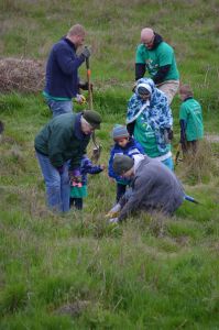 Seventy-eight Comcast employees pulled invasive plants on April 27 during Eastside Audubon's Comcast Cares Day at Marymoor Park. Pictured: Laurie Clinton