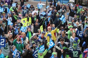 Seahawks fans get loud at Redmond Town Center rally