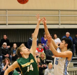 Redmond&rsquo;s Kevin Gordon, left, battles Interlake&rsquo;s Ashray Silwal on Monday. Andy Nystrom, Redmond Reporter