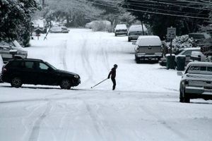 Snow in Redmond has forced Bear Creek and Overlake schools to start late Tuesday morning. Reporter file photo