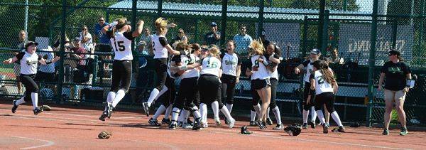 Redmond hits big, earns 3A state softball championship