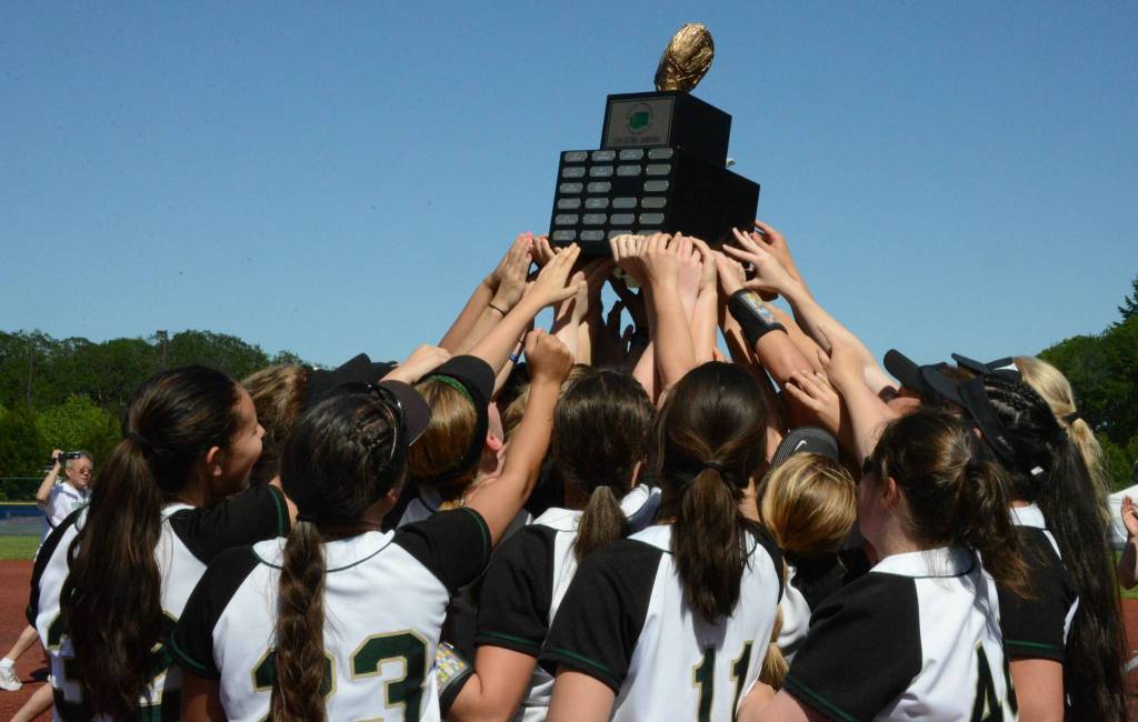 Redmond hits big, earns 3A state softball championship