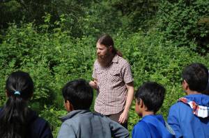 Redmond students get hands-on experience with fish