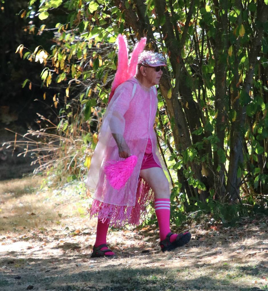 Cheering for Komen 3-Day walkers at Idylwood Park