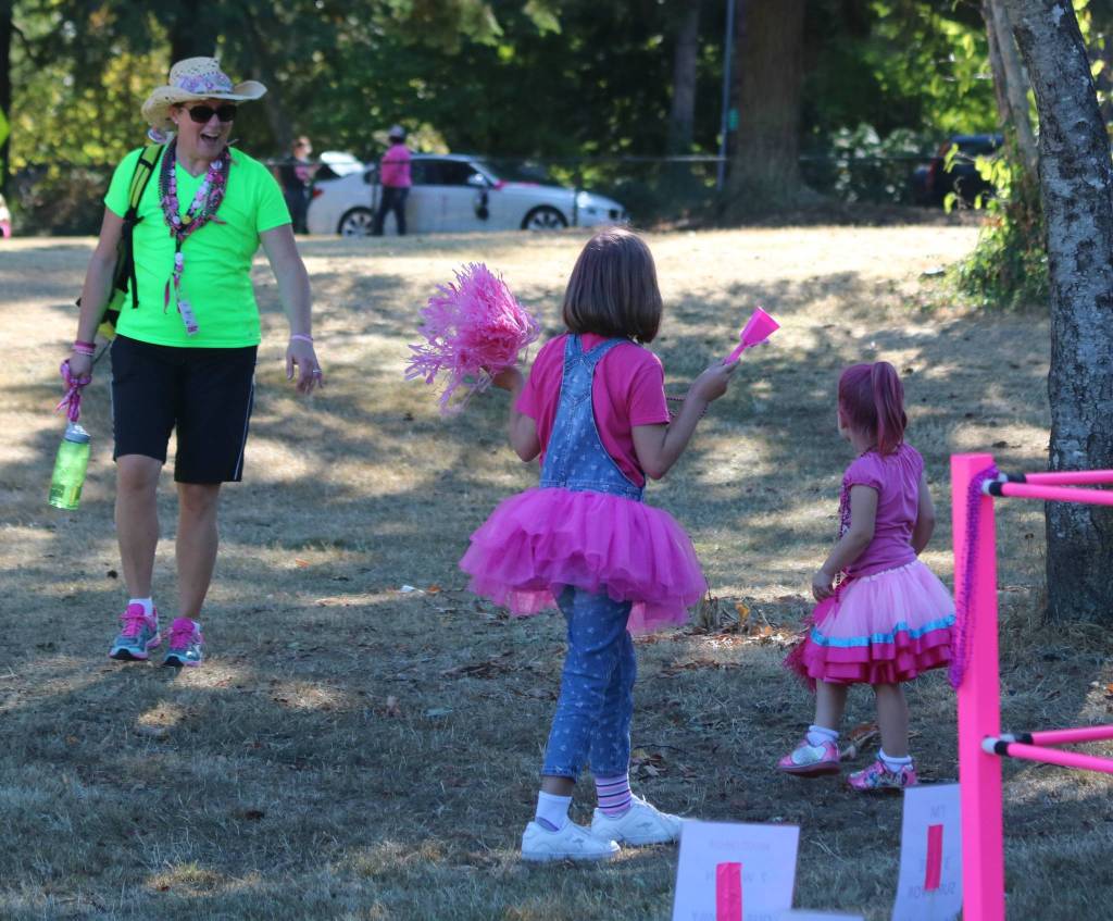 Cheering for Komen 3-Day walkers at Idylwood Park