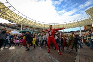 Zombies get their &ldquo;Thrill the World&rdquo; groove on last year at Redmond Town Center. Courtesy of Jessica Morgan