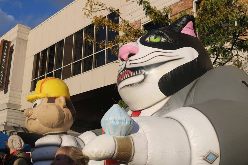 A cat balloon symbolized the &lsquo;corporate fat cats&rsquo; that protesters said are involved in the American political system. Nicole Jennings/staff photo