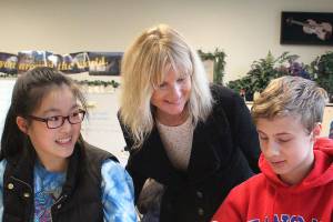 State Sen. Kuderer co-teaches math lesson at Stella Schola