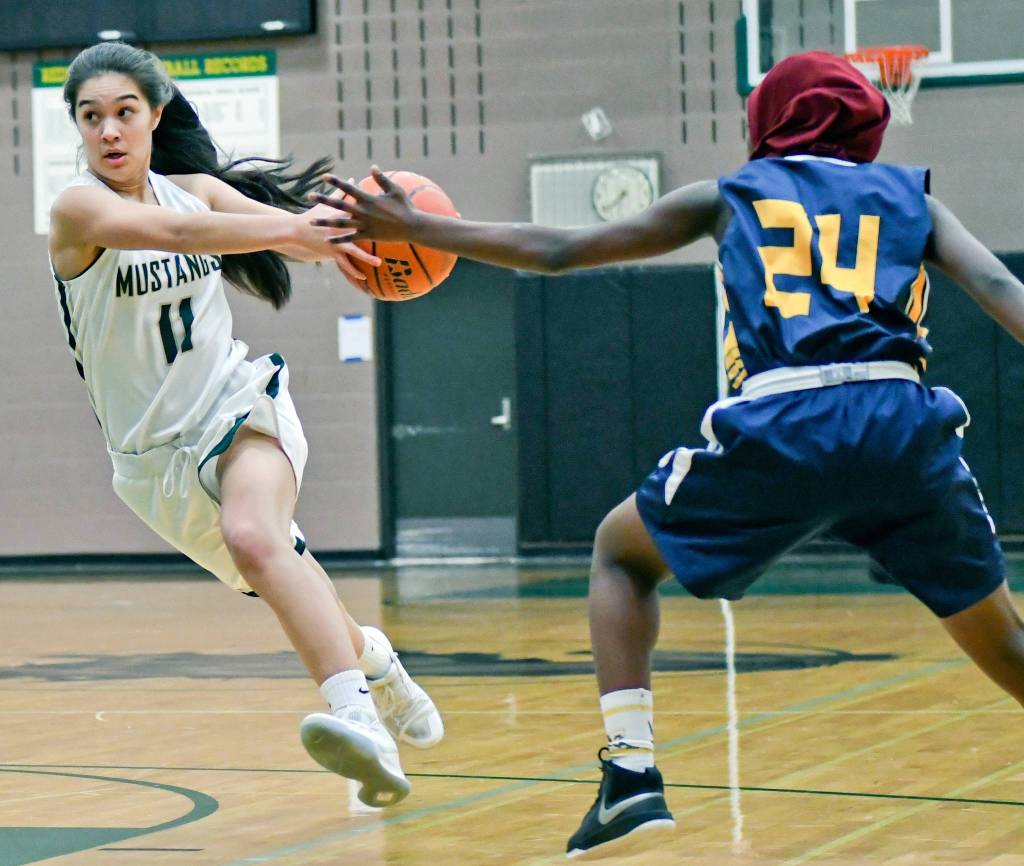 Redmonds Sami Castanos drives past Everetts Amina Hussein. Courtesy of Dale Garvey