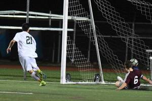 Redmond shuts out Mercer Island