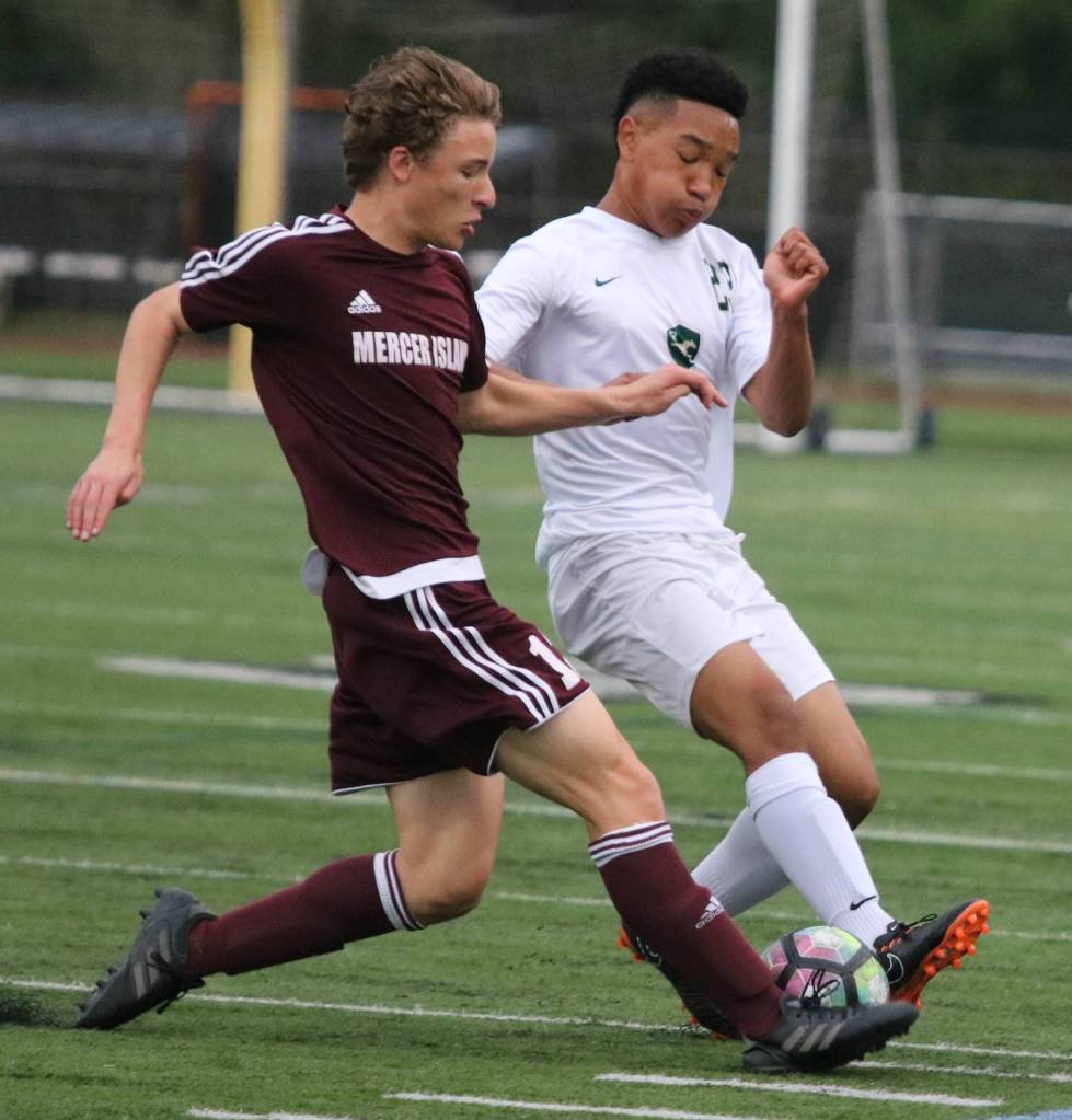 Redmonds Martin Dadzie, right, battles with a Mercer Island player. Andy Nystrom / staff photo