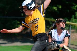 Southeast defeats Redmond, both advance to single-elimination round