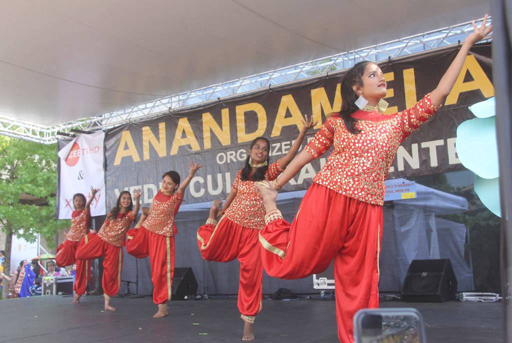 Indian festival draws thousands to Redmond