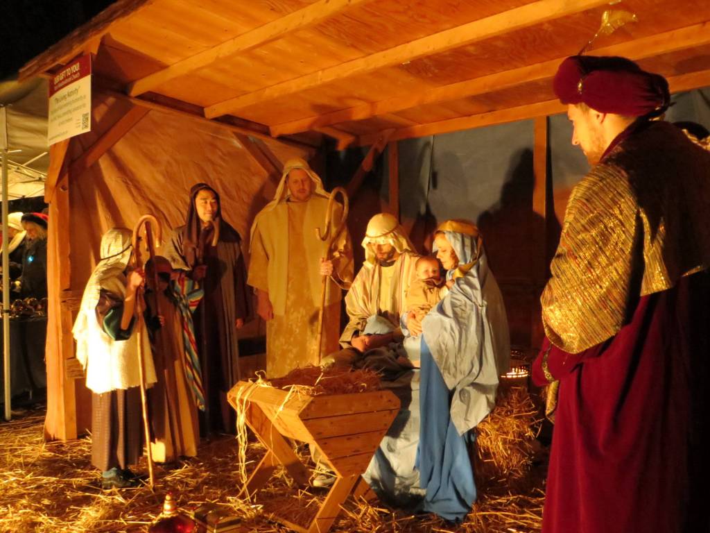 The Living Nativity was just one of many performances along the Luminary Walk during Redmond Lights on Dec. 1. Samantha Pak/staff photo