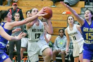 Redmond-area basketball squads hit the hardwood