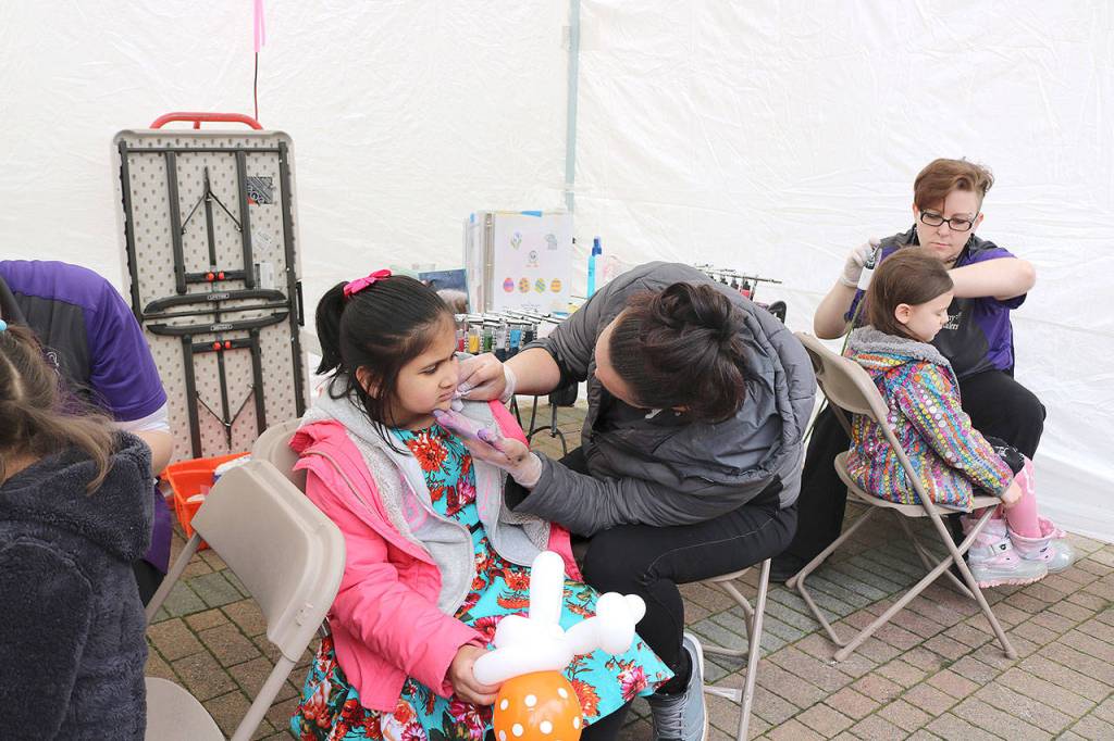 Families also enjoyed sports and art activities at the Spring Eggstravaganza on April 20. Stephanie Quiroz/staff photo.