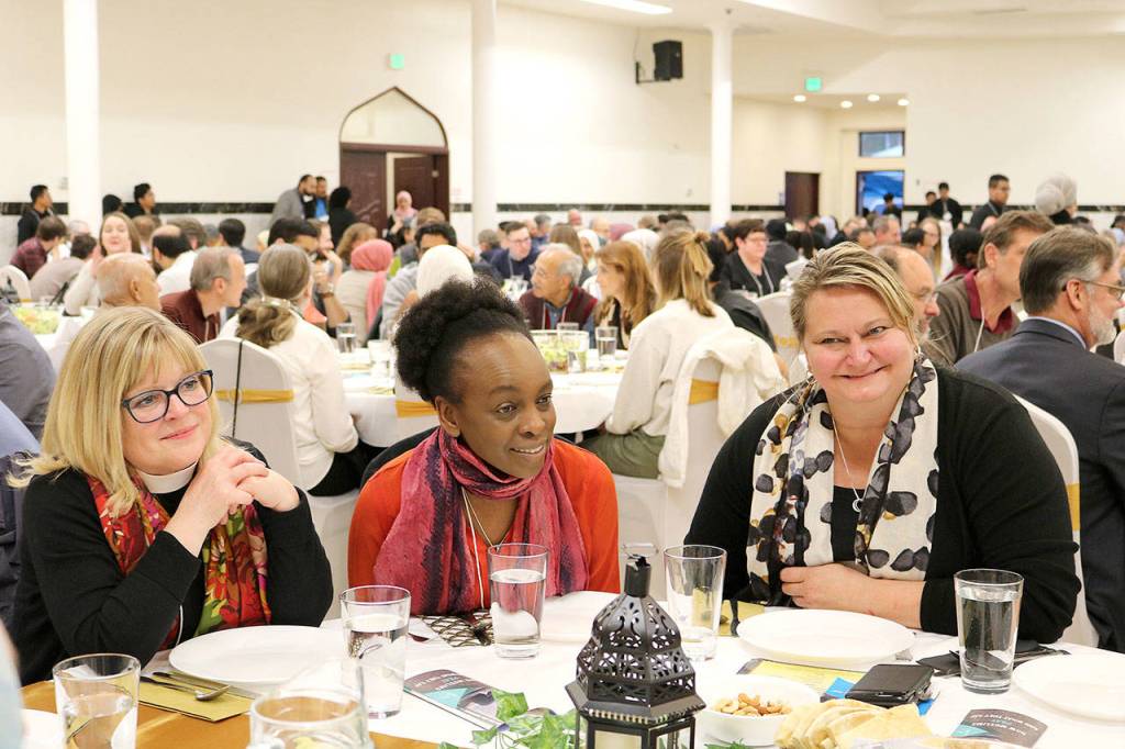 Redmond community breaks bread in celebration of lslamic month