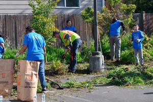Redmond Comcast employees donate time to beautify Friends of Youth