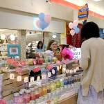 A customer buys a candle from Ciara Reddys candle business on Aug. 31. Stephanie Quiroz/staff photo