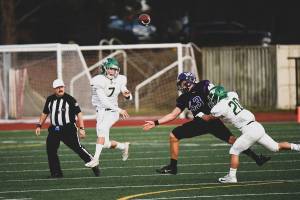 Redmond beats Lake Washington in football action