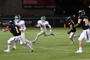 Inglemoor defeats Redmond in football ‘dogfight’