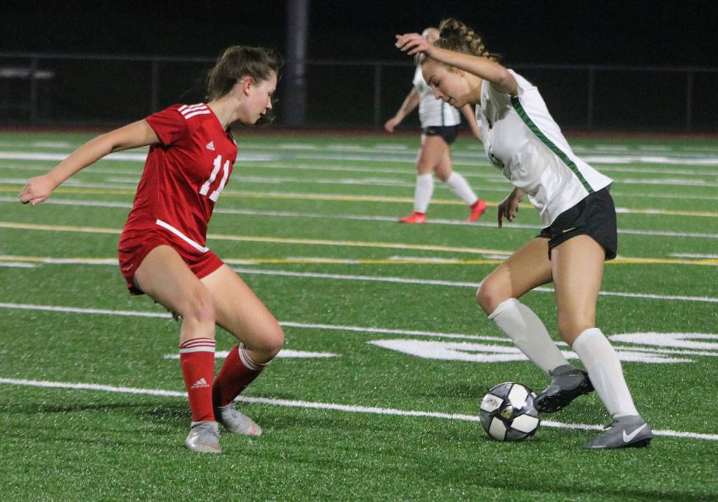 Newports Julia Graddy, left, defends Redmonds Kait Raffensperger. Andy Nystrom/ staff photo