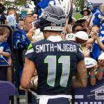 Jaxson Smith-Njigba signs autographs for fans. Photo provided by Maria Dorsten